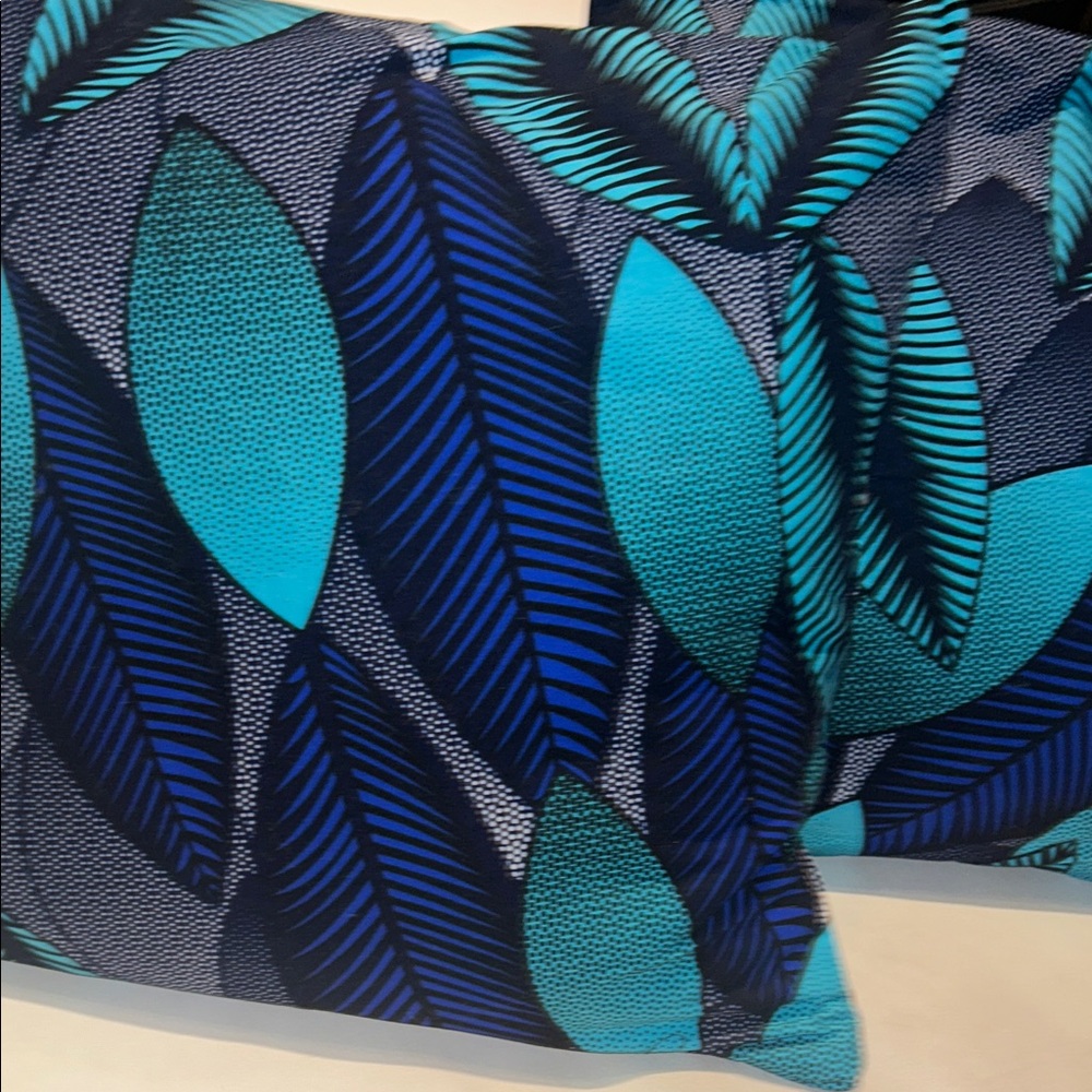 Blue and Teal Leaf Pattern Pillow Set